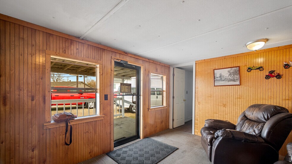 More Photos Of 601 E Main St, West Union Land For Sale