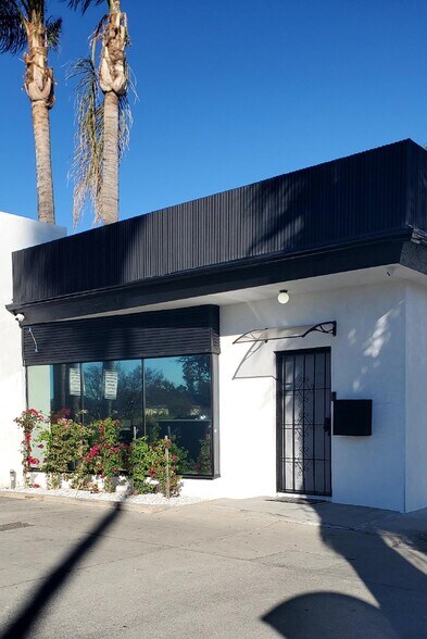 More Photos Of 14915 Sherman Way, Van Nuys Medical For Lease