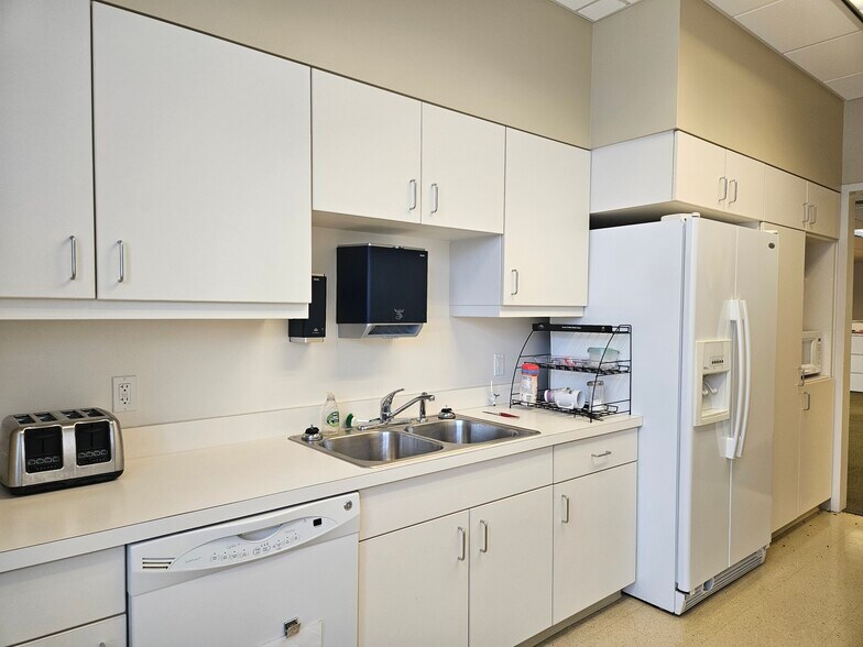 More Photos Of 4525 Sunset Blvd, Steubenville Storefront Retail Office For Lease