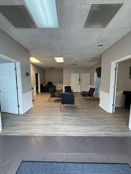 More Photos Of 114 S Maple St, Winchester Office For Lease