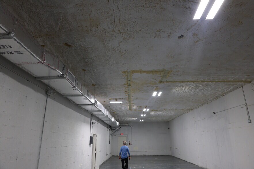 More Photos Of 1847 NW 21st St, Miami Warehouse For Lease