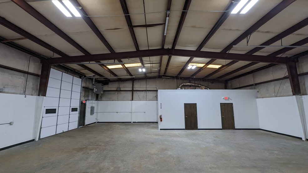 More Photos Of Four Wheel Dr, Duluth Warehouse For Lease