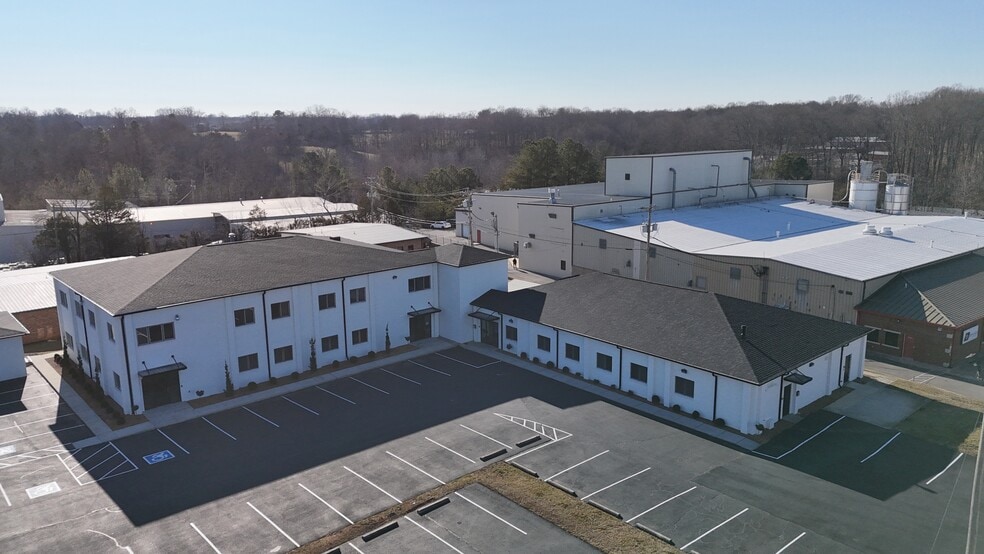 More Photos Of 1221 S Willow Ave, Cookeville Office For Sale