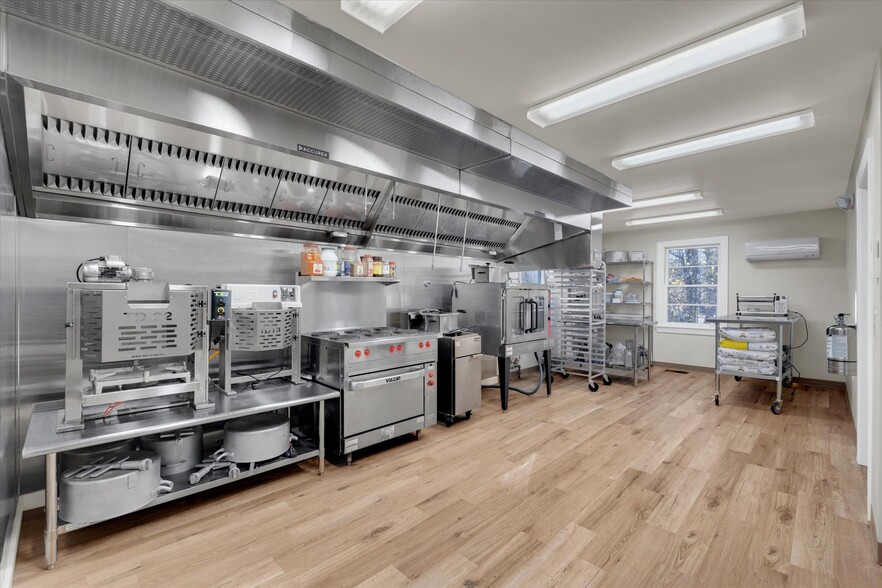 More Photos Of 323 W Georgia Rd, Simpsonville Restaurant For Lease