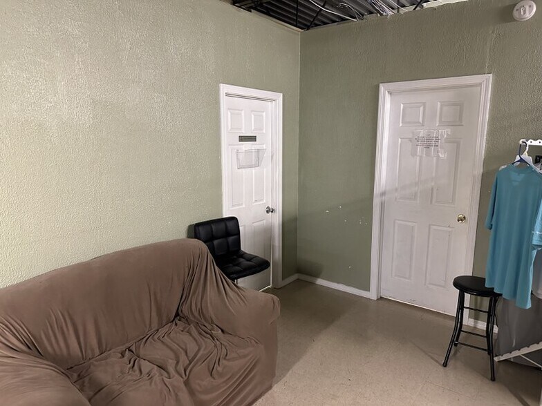 More Photos Of 52 Connecticut Ave, South Windsor Light Manufacturing For Lease