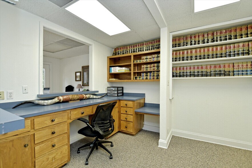More Photos Of 600 Forest St, Georgetown Office For Sale