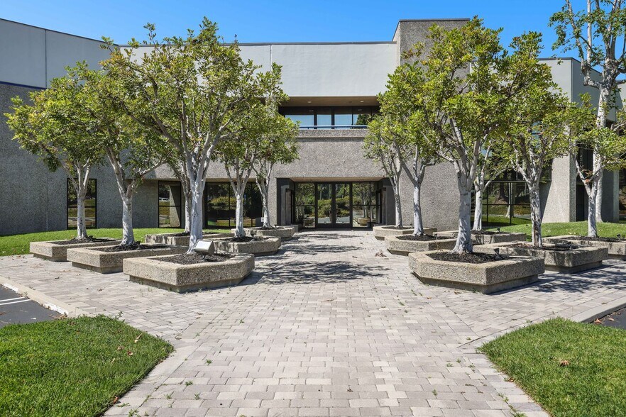 More Photos Of 3150 E Birch St, Brea Manufacturing For Sale