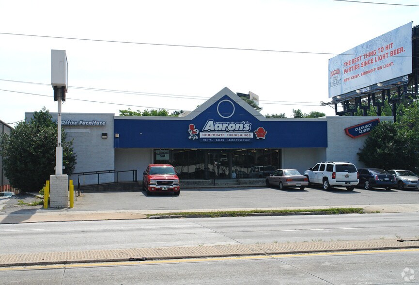 More Photos Of 2173 Piedmont Rd NE, Atlanta Showroom For Lease