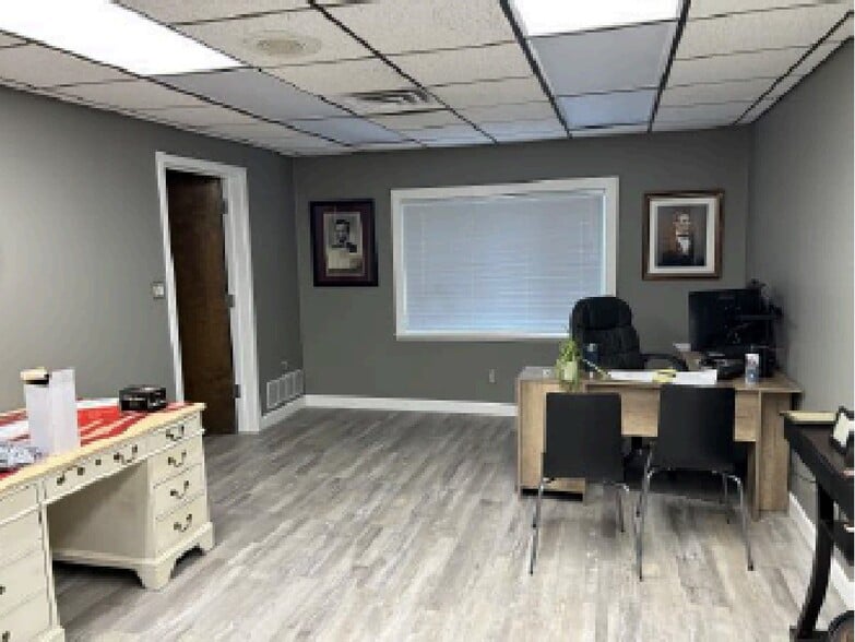 More Photos Of 1625 S 6th St, Springfield Medical For Sale