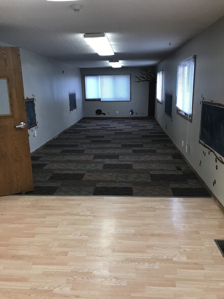 More Photos Of 1520 Knox St, Lincoln Office For Sale