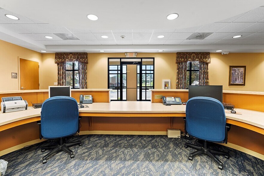 More Photos Of 202 Overland Dr, Greenwood Medical For Sale