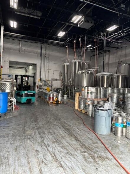 More Photos Of 330-332 E Lincoln Ave, Royal Oak Light Distribution For Lease