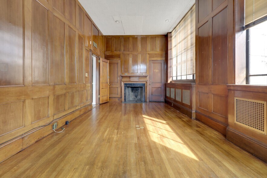 More Photos Of 55 Atlantic Ave, Lynbrook Office For Lease