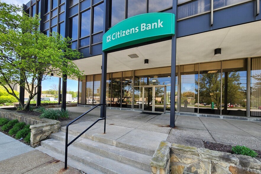 More Photos Of 2770 W Market St, Fairlawn Office For Lease