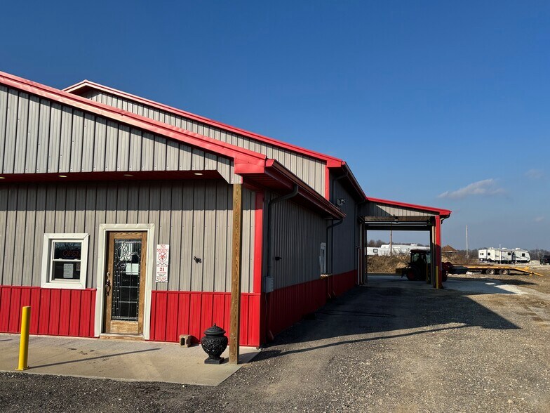 More Photos Of 9274 E 1050th Ave, Robinson Flex For Sale