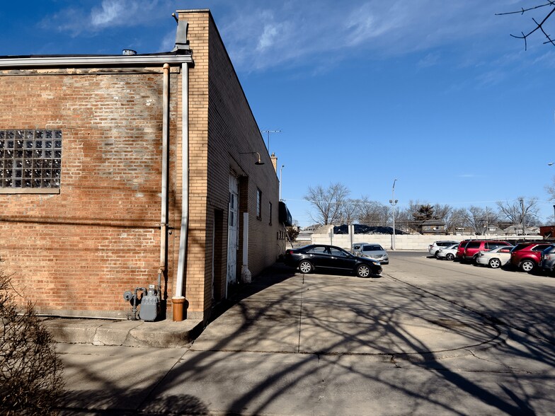 More Photos Of 7829-7839 W Grand Ave, Elmwood Park Warehouse For Lease
