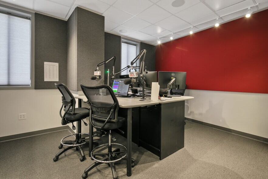 More Photos Of 1876 Bureau Dr, Fayetteville Medical For Sale