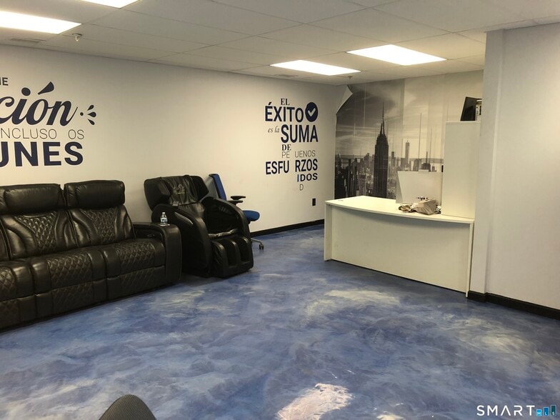 More Photos Of 400 Chapel Rd, South Windsor Flex For Sale