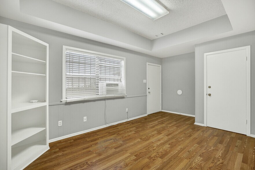 More Photos Of 218 Deborah Dr, New Braunfels Warehouse For Lease