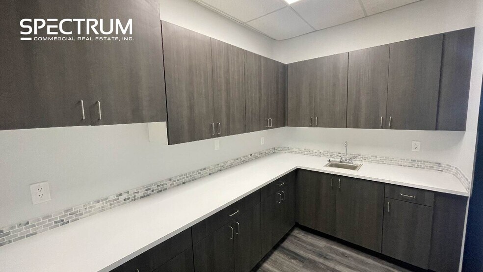 More Photos Of 23206 Lyons Ave, Santa Clarita Medical For Sale