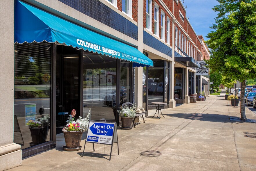 More Photos Of 105 E Center St, Mebane Office For Lease