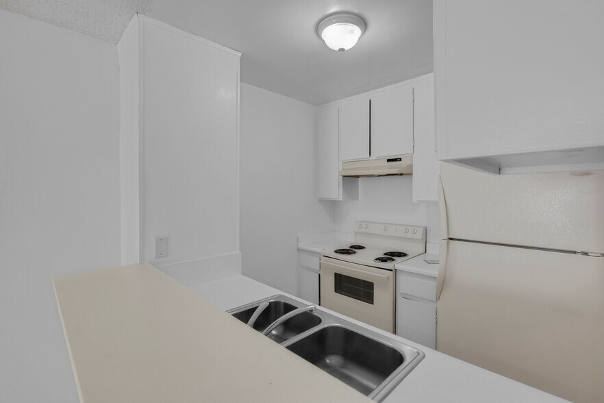 More Photos Of 3346 S Canfield Ave, Los Angeles Apartments For Sale