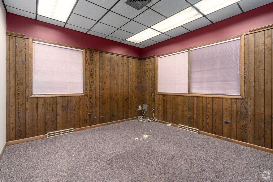 More Photos Of 347-349 Main St, Simpson Bank For Sale