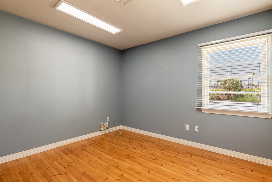 More Photos Of 19361 Beach Blvd, Huntington Beach Medical For Lease