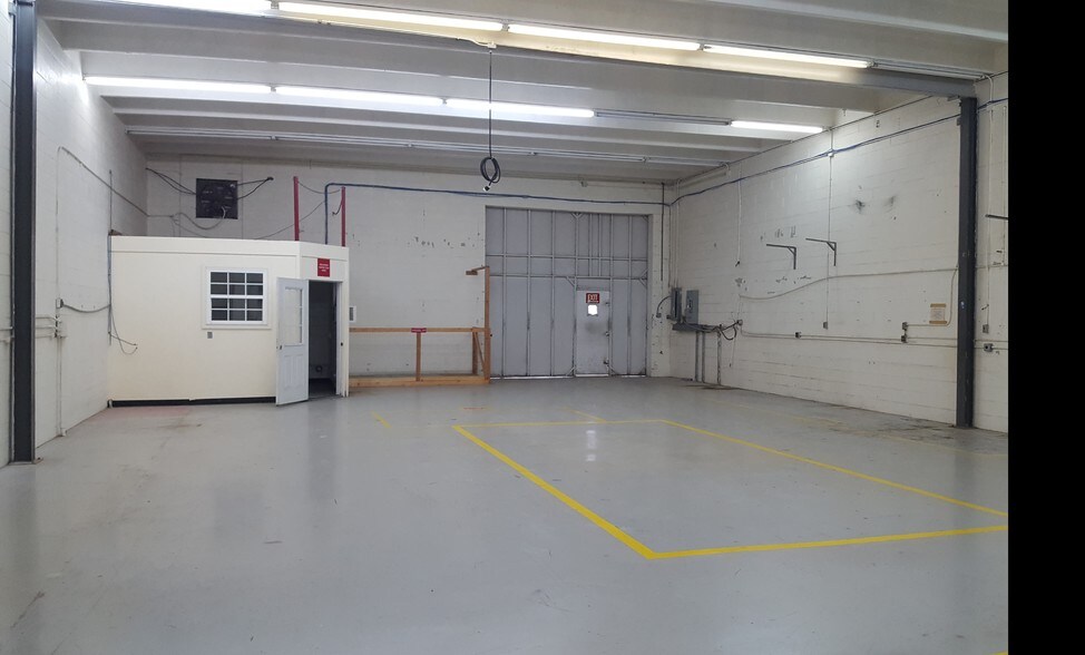 More Photos Of 385-387 Industrial Dr, Mount Juliet Warehouse For Lease