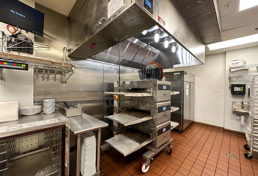 More Photos Of 5120 E Arrowhead Pky, Sioux Falls Fast Food For Sale