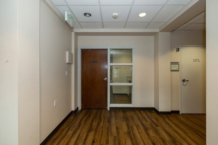 More Photos Of 8820 59th Ave SW, Lakewood Office For Lease