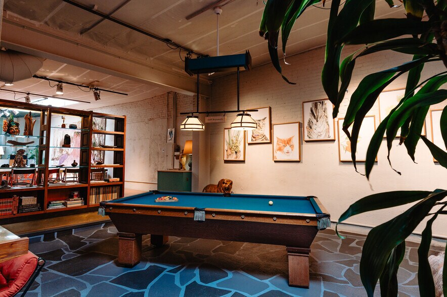 More Photos Of 607 4th St, Los Angeles Showroom For Sale