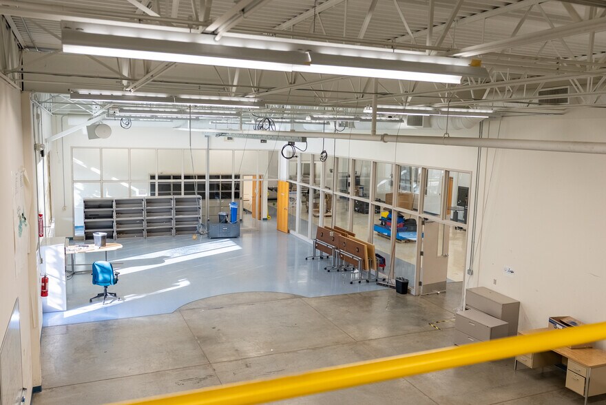 More Photos Of 6900 W 110th St, Bloomington Light Manufacturing For Sale