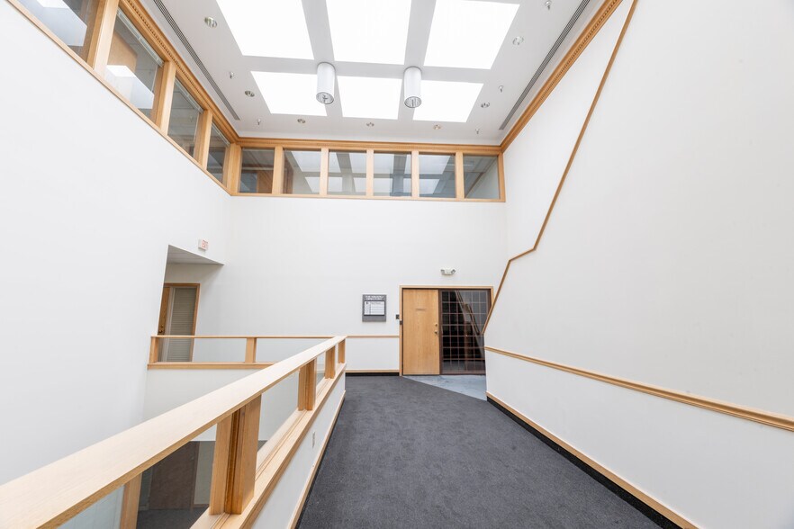 More Photos Of 286 Maple Ave, Cheshire Unknown For Lease