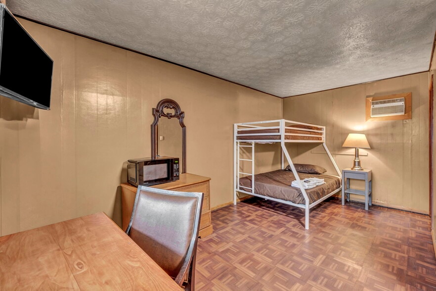 More Photos Of 44077 Oberlin Elyria Rd, Oberlin Hotel For Sale