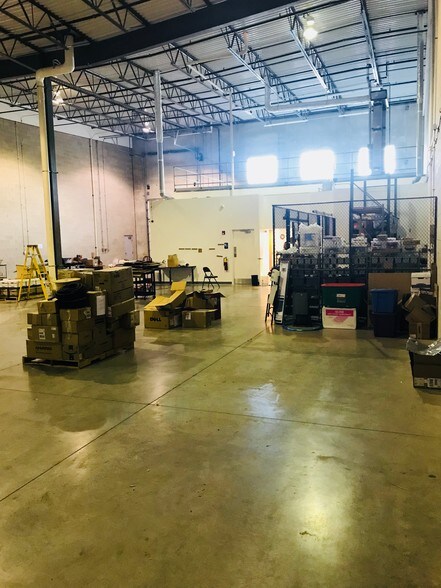 More Photos Of 340 Marshall Ave, Aurora Warehouse For Sale