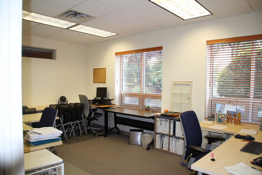 More Photos Of 15 Research Dr, Woodbridge Office For Lease