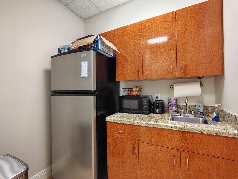 More Photos Of 5491 N University Dr, Coral Springs Office For Lease