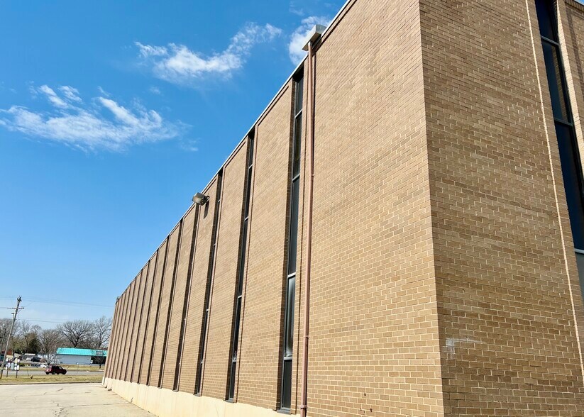 More Photos Of 12401 E 43rd St, Independence Medical For Lease