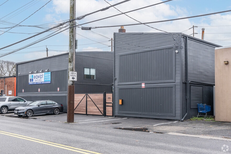 More Photos Of 390 Moffitt Blvd, Islip Warehouse For Sale