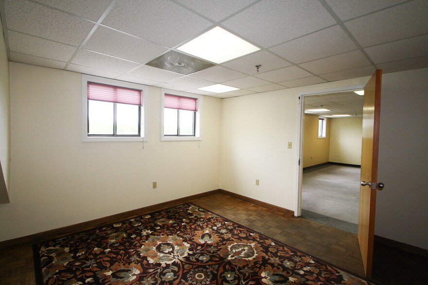 More Photos Of 205 Worcester Ct, Falmouth Loft Creative Space For Sale