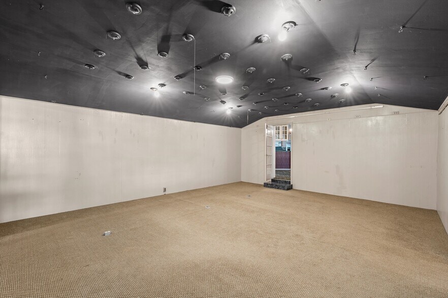 More Photos Of 103-105 E Center Street, Lorena Storefront For Sale