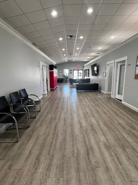 More Photos Of 909 SW Atlanta Rd, Gainesville Office For Lease