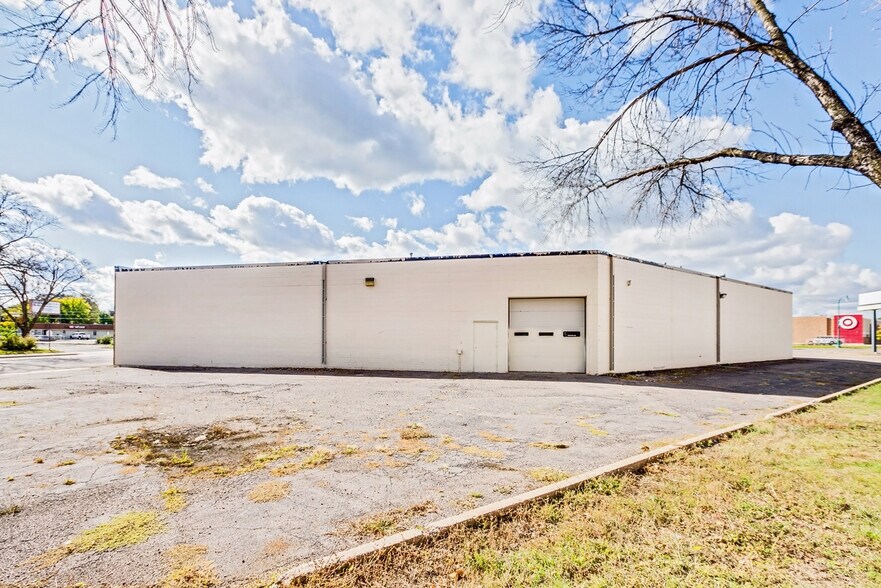 More Photos Of 5500 W Broadway Ave, Minneapolis Storefront Retail Office For Sale