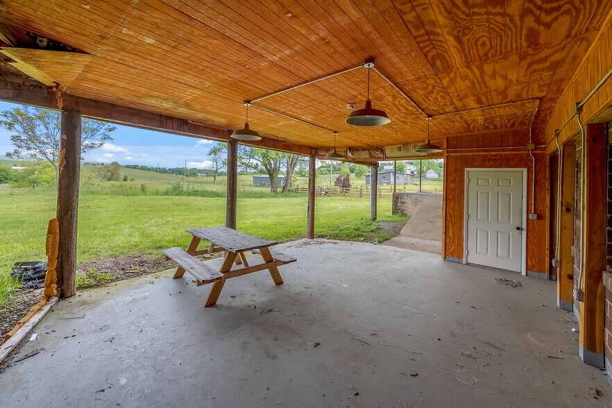 More Photos Of 4241 Lee Hwy, Pulaski Lodge Meeting Hall For Sale