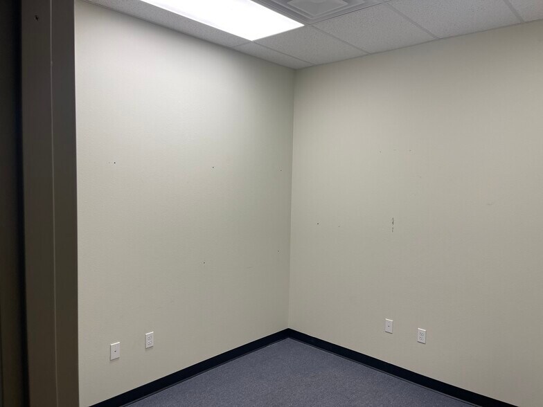 More Photos Of 1070 S Bishop Ave, Rolla Storefront For Lease