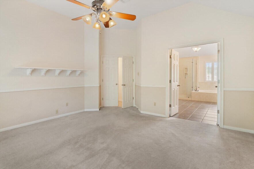 More Photos Of 124 Lake Point Dr, League City Specialty For Sale