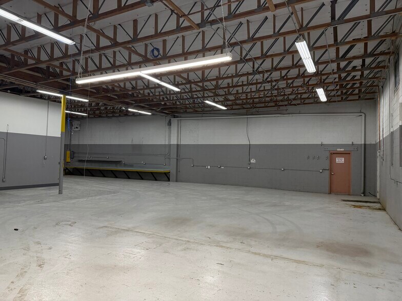 More Photos Of 257-263 W 2950 S, Salt Lk, Salt Lake City Light Manufacturing For Lease