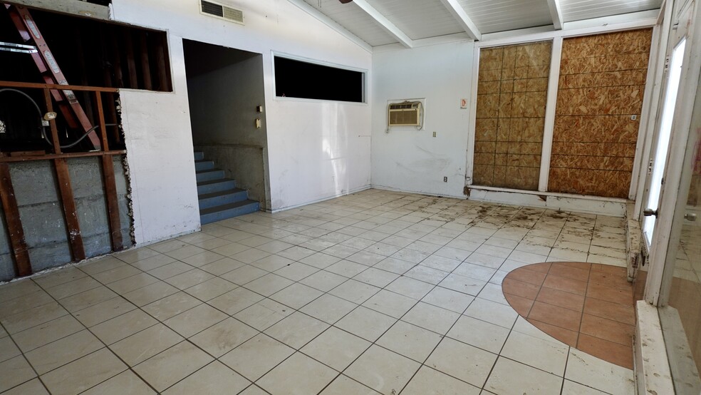 More Photos Of 216 N E St, Madera Warehouse For Sale