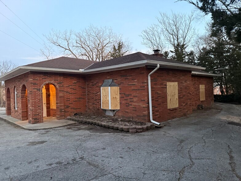 More Photos Of 321 W Broadway St, Excelsior Springs Office For Sale